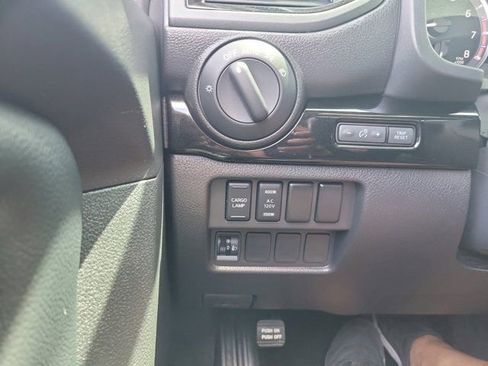 Used 2024 Nissan Titan SV w/ SV Convenience Package RWD image 28