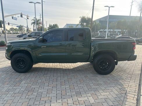 Used 2023 Nissan Frontier SV w/ SV Premium Package image 2