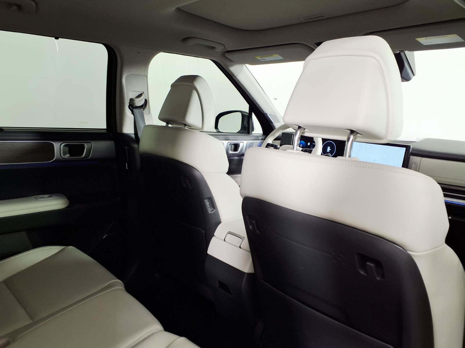 Certified 2024 Hyundai Santa Fe Limited FWD image 11