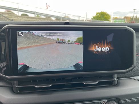 New 2025 Jeep Gladiator Rubicon w/ Convenience Group image 22