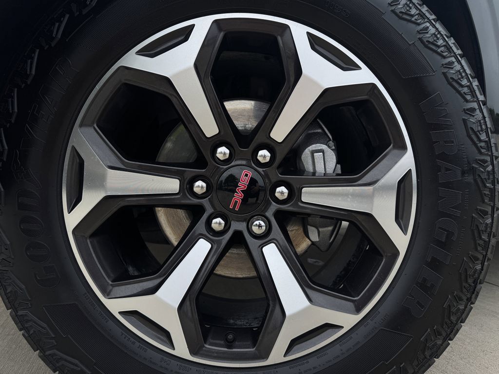 Used 2026 GMC Yukon AT4 Ultimate AWD/4WD image 9