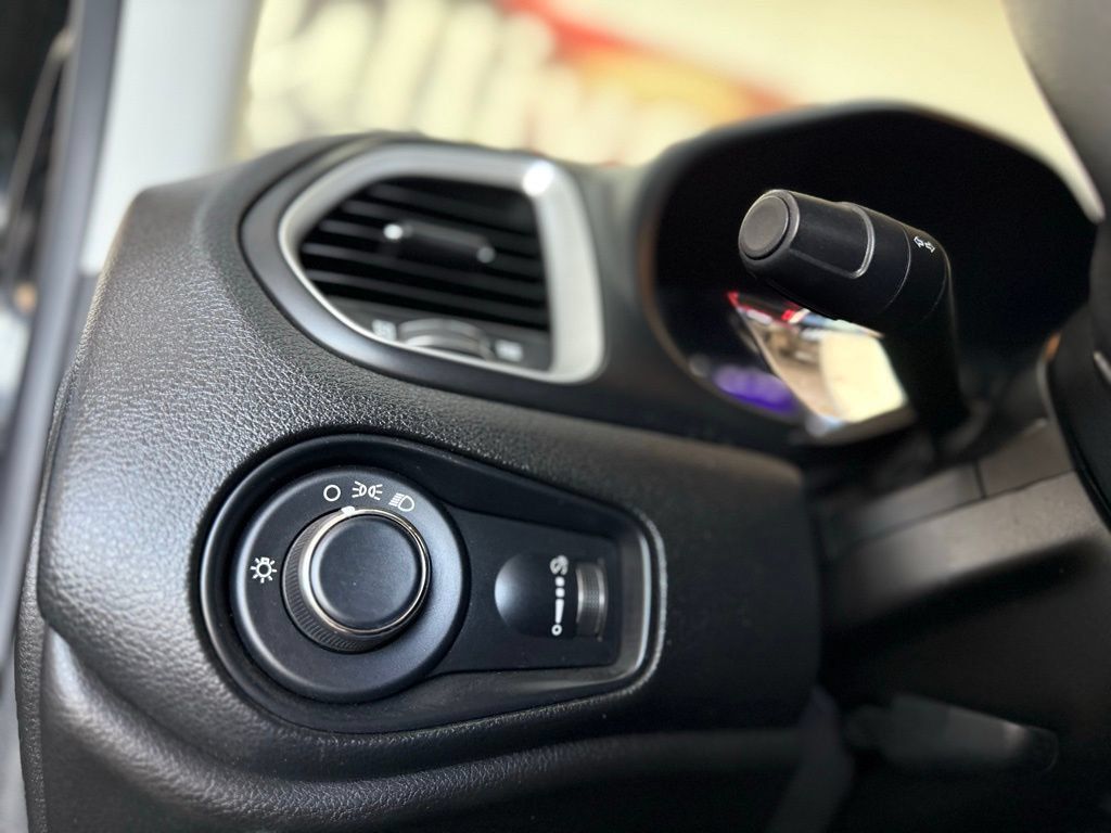 Used 2019 Jeep Renegade Sport AWD/4WD image 23