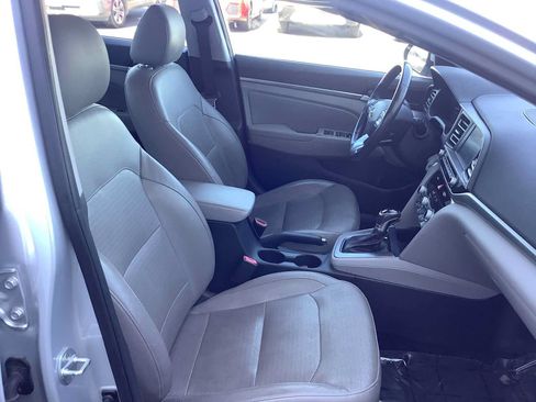 Used 2020 Hyundai Elantra Limited FWD image 15