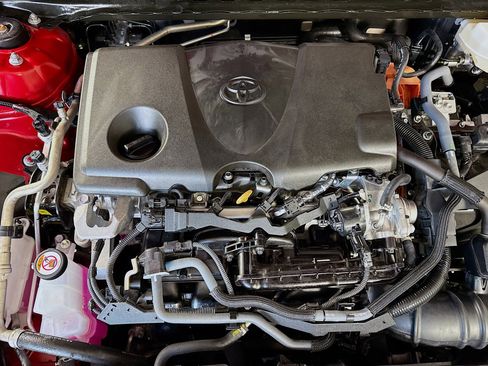 Used 2025 Toyota Camry SE w/ Convenience Package FWD image 39
