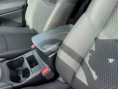 Used 2018 Nissan Rogue Sport S image 28