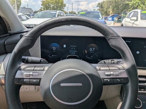 Used 2025 Hyundai Tucson SEL AWD/4WD image 28