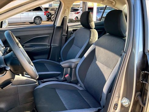 Used 2025 Nissan Versa SV image 8