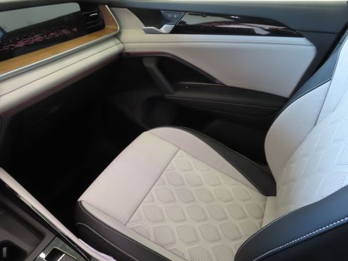 New 2026 Volkswagen Tiguan SEL R-Line image 21