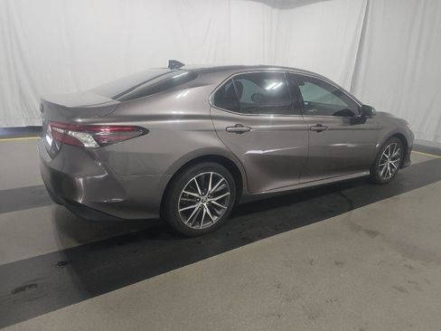 Used 2021 Toyota Camry XLE image 2
