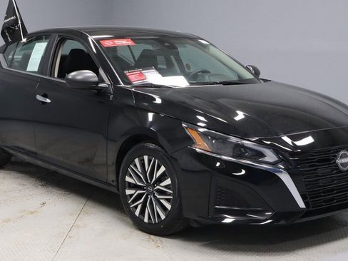 Certified 2024 Nissan Altima 2.5 SV image 1