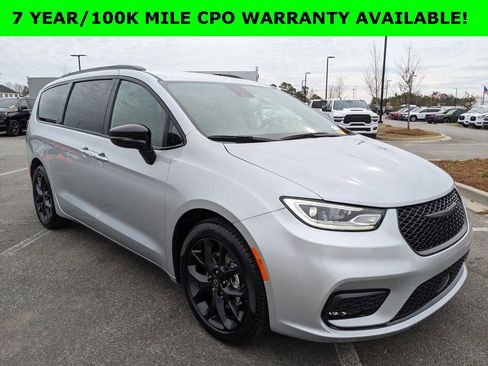 Certified 2026 Chrysler Pacifica Select w/ S Appearance Package image 12