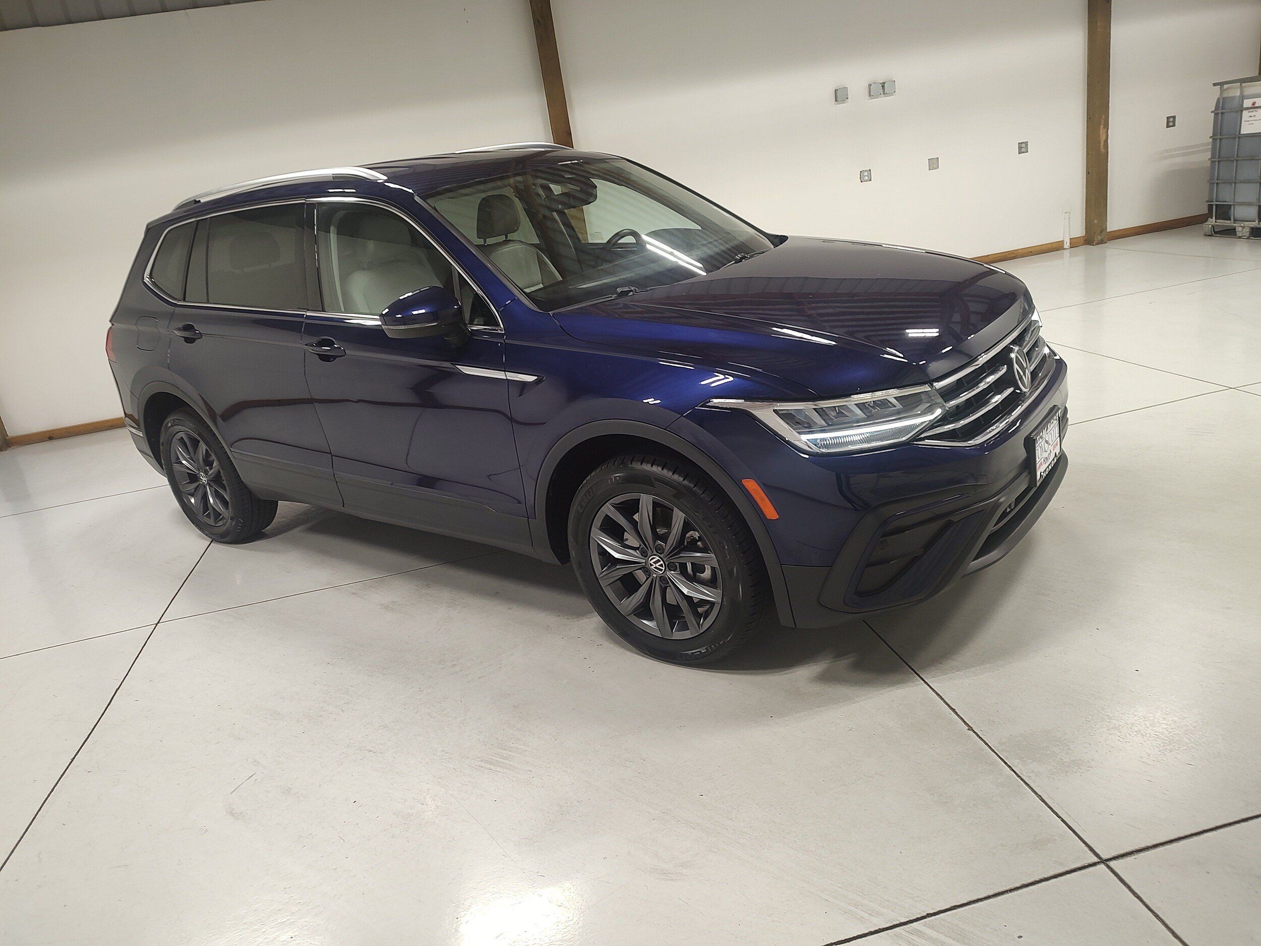Used 2022 Volkswagen Tiguan SE AWD/4WD image 2