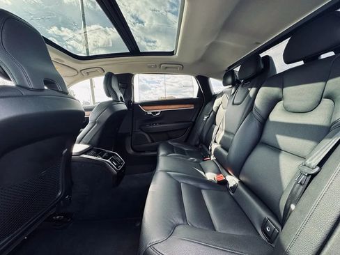 Used 2022 Volvo S90 B6 Momentum image 25