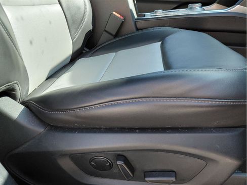 Used 2022 Ford Explorer XLT w/ Equipment Group 202A image 12