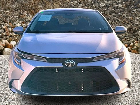 Used 2022 Toyota Corolla LE image 3