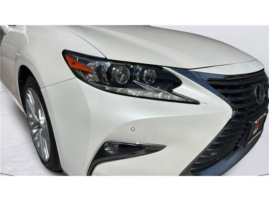 Used 2016 Lexus ES 350 w/ Luxury Package w/Wood Trim FWD image 9