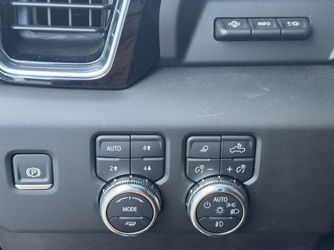 Used 2024 GMC Sierra 2500 Denali Ultimate image 24