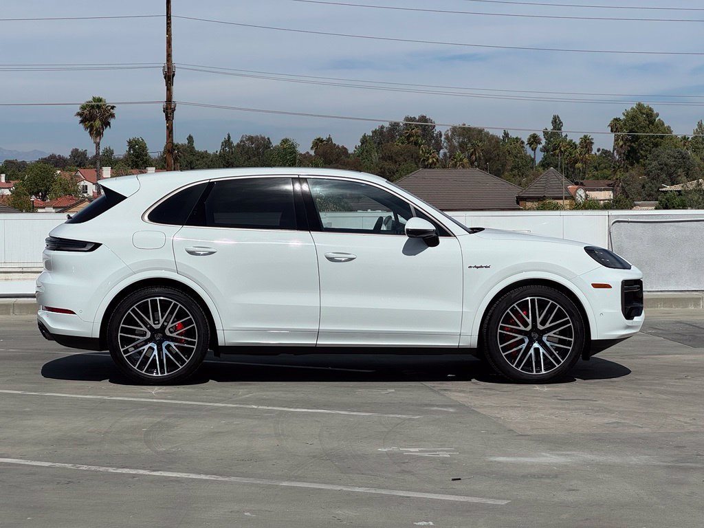 Used 2025 Porsche Cayenne Turbo w/ Premium Package Plus AWD/4WD image 29