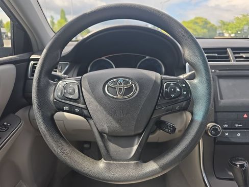 Used 2016 Toyota Camry LE FWD image 19