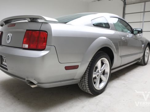 Used 2009 Ford Mustang GT RWD image 5
