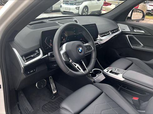 Used 2025 BMW X1 xDrive28i w/ Premium Package image 16