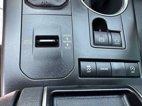 Used 2021 Toyota Highlander XSE FWD image 19