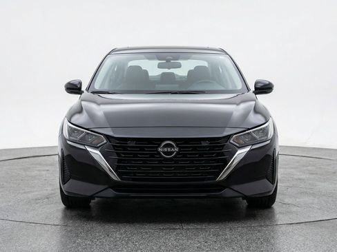 Used 2025 Nissan Sentra SV image 2