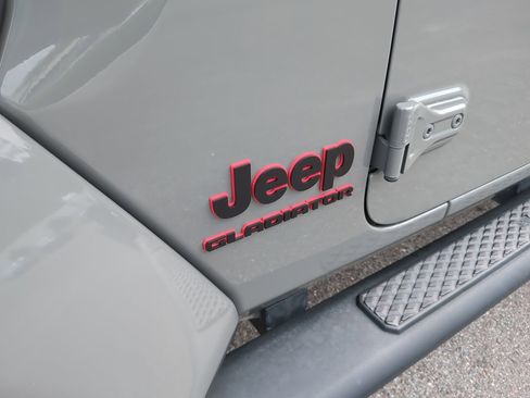 Used 2021 Jeep Gladiator Sport AWD/4WD image 22