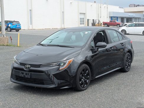 Used 2024 Toyota Corolla LE FWD image 4
