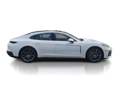 Used 2025 Porsche Panamera image 9