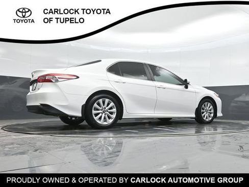 Used 2018 Toyota Camry LE image 33