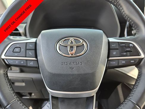 Used 2024 Toyota Highlander LE AWD/4WD image 30