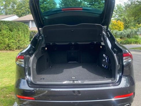 Used 2022 Maserati Levante GT image 19