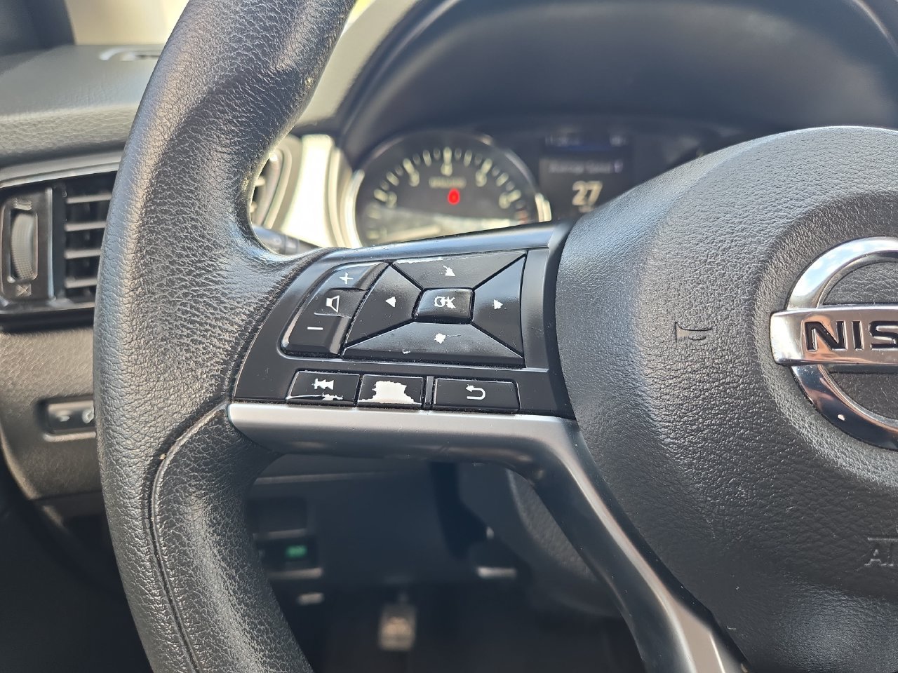 Used 2021 Nissan Rogue Sport S FWD image 17
