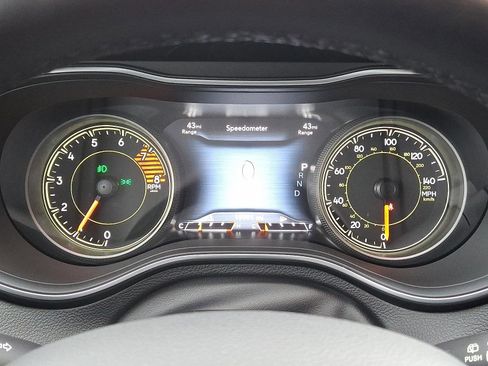 Used 2021 Jeep Cherokee Latitude Lux w/ Comfort/Convenience Group image 18