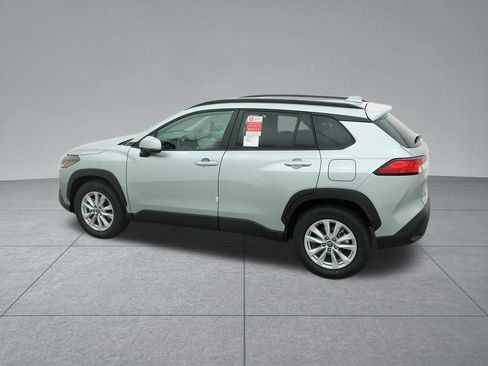 Used 2022 Toyota Corolla Cross LE w/ Moonroof Package FWD image 5