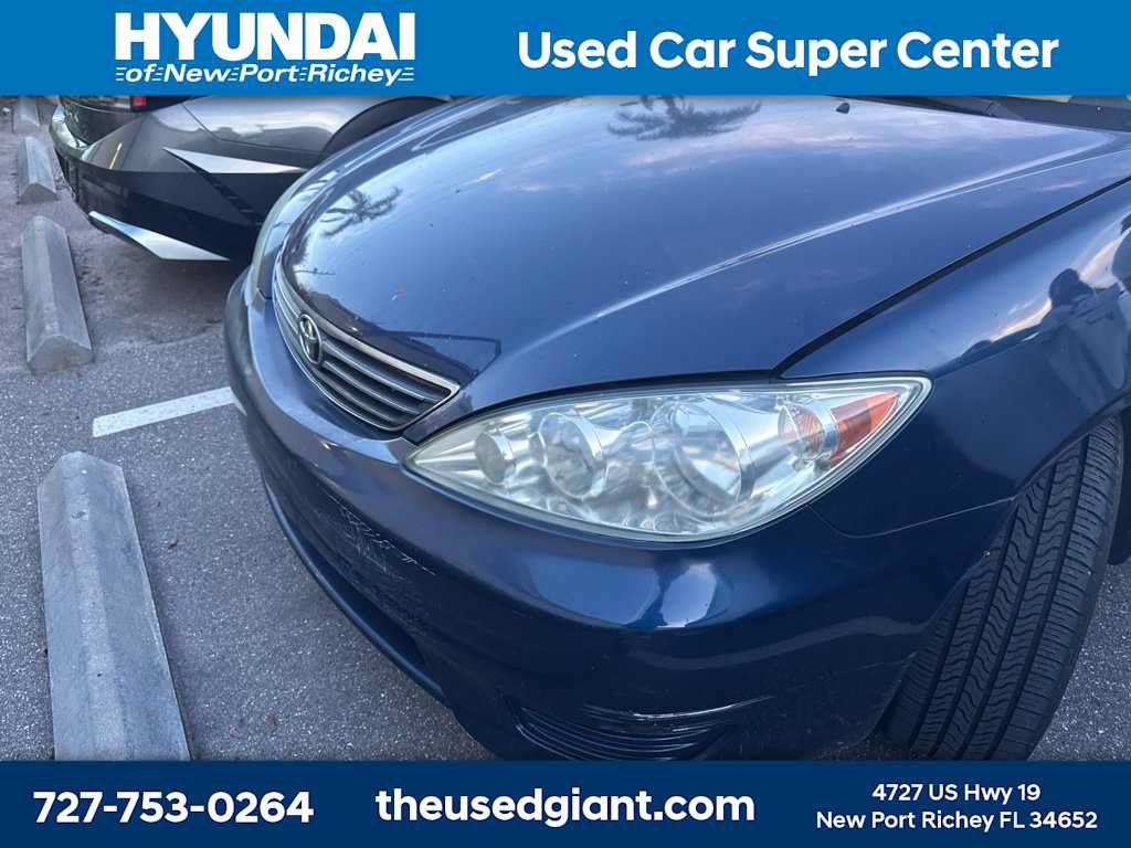 Used 2005 Toyota Camry LE FWD image 1