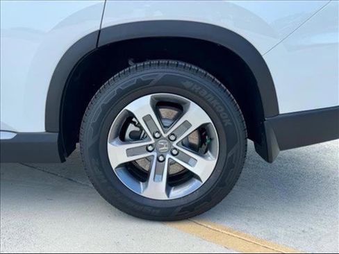 Certified 2025 Honda Pilot EX-L image 9