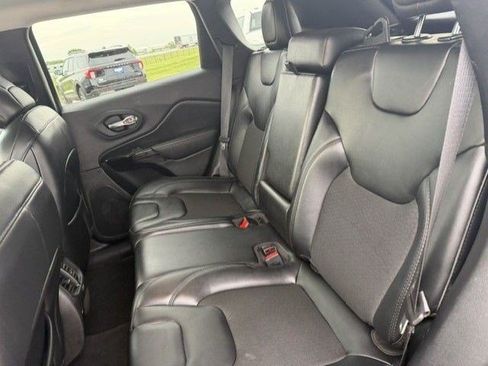 Used 2021 Jeep Cherokee Latitude Plus AWD/4WD image 25