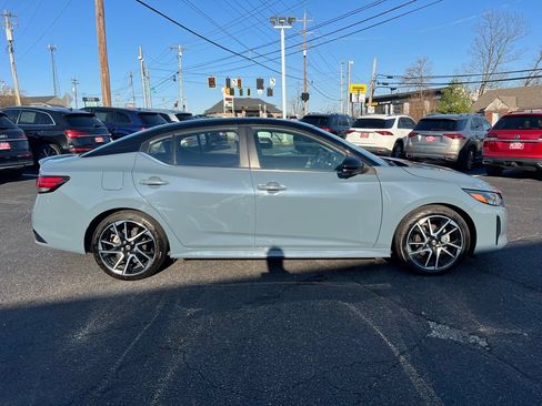 Used 2024 Nissan Sentra SR w/ SR Premium Package FWD image 5