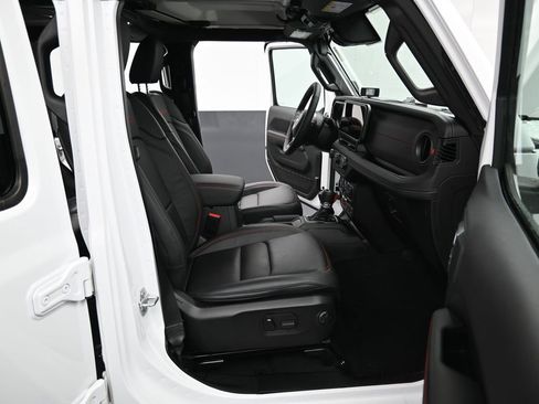 Used 2024 Jeep Wrangler Unlimited Rubicon w/ Convenience Group image 32