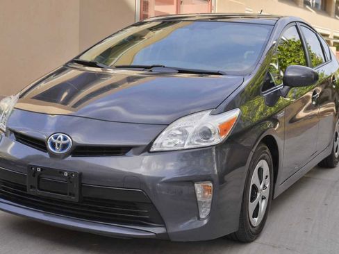 Used 2014 Toyota Prius Three image 10