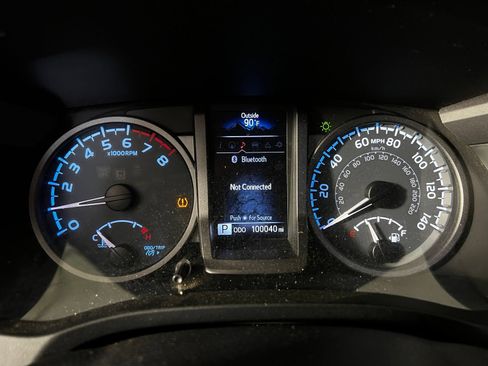 Used 2016 Toyota Tacoma TRD Off-Road w/ Towing Package AWD/4WD image 10