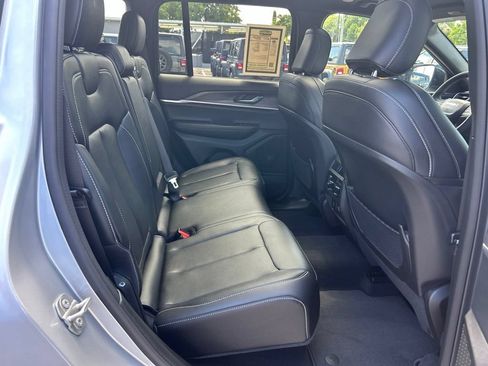 Certified 2024 Jeep Grand Cherokee Limited RWD image 29