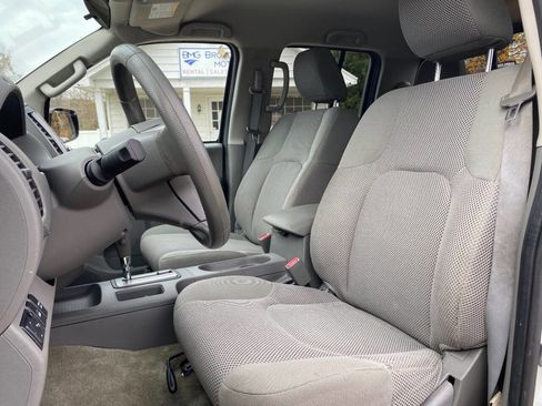 Used 2017 Nissan Frontier SV image 15