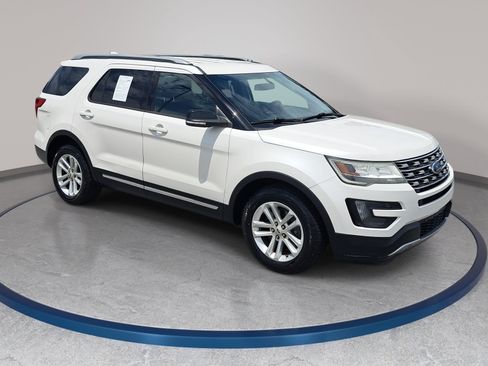 Used 2016 Ford Explorer XLT w/ Equipment Group 201A FWD image 3