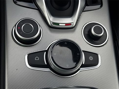 Used 2022 Alfa Romeo Stelvio Veloce image 34