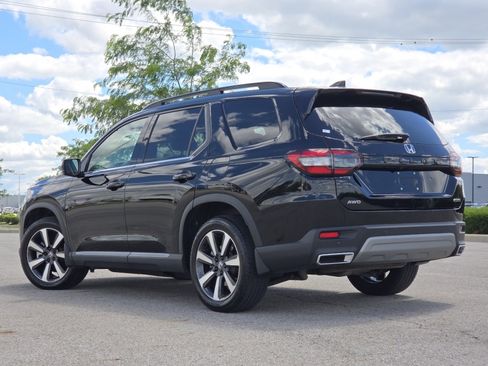 Used 2025 Honda Pilot Touring image 16