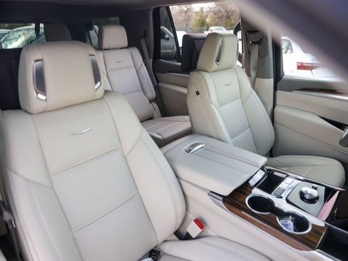 Used 2025 Cadillac Escalade Sport Platinum image 32