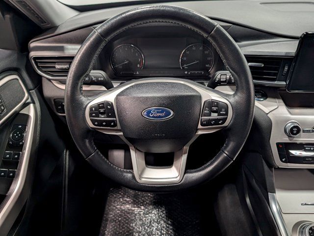 Used 2023 Ford Explorer XLT w/ Equipment Group 202A AWD/4WD image 16
